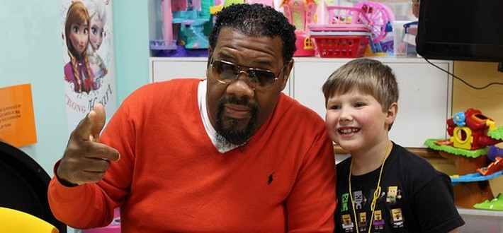 International star jets in from the USA to visit Sheffield Children’s