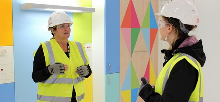 Visit to new hospital wing by Youth Forum chair